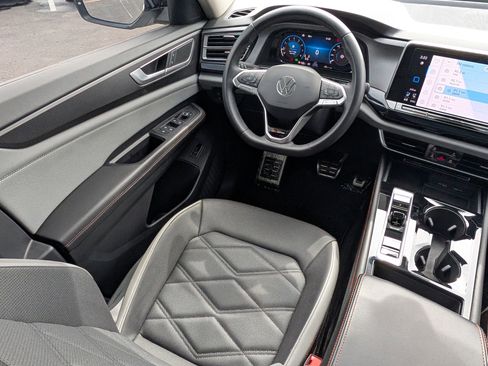 Used 2024 Volkswagen Atlas Peak Edition SE AWD/4WD image 9