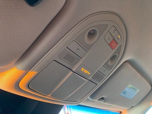 Used 2025 Genesis G70 2.5T image 26