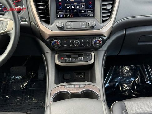 Used 2023 GMC Acadia Denali w/ Denali Technology Package AWD/4WD image 18