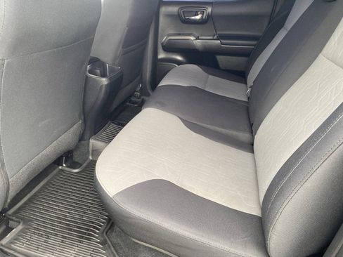 Used 2020 Toyota Tacoma TRD Sport w/ Technology Package image 17