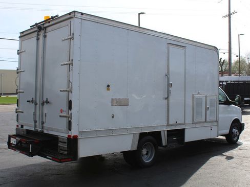 Used 2016 Chevrolet Express 4500 Extended image 7
