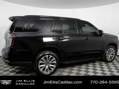 Used 2025 Chevrolet Tahoe High Country RWD image 2