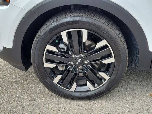Used 2025 Kia Telluride SX w/ SX Captain's Chair Package AWD/4WD image 11