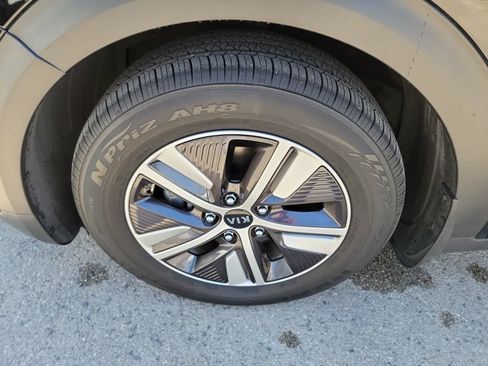 Used 2020 Kia Niro EX Premium FWD image 10