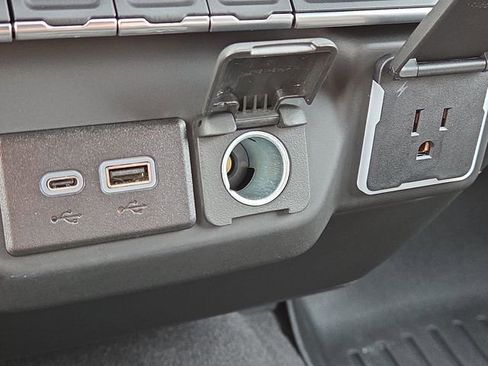 Certified 2024 Chevrolet Silverado 1500 Custom image 33