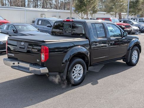 Used 2020 Nissan Frontier SV image 3