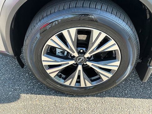 Certified 2023 Nissan Rogue SV w/ SV Premium B Package FWD image 10