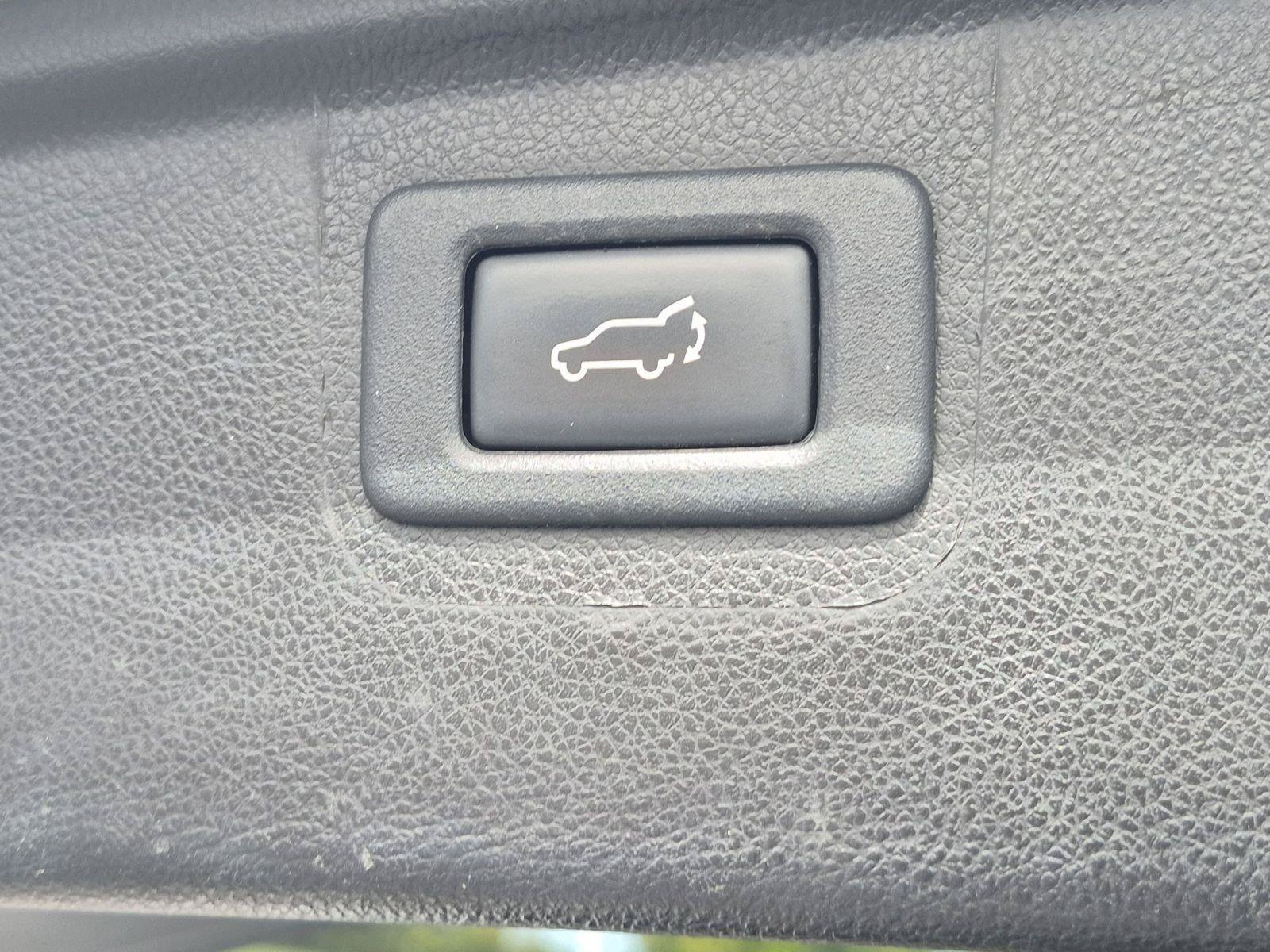 Used 2017 Subaru Outback 2.5i Limited AWD/4WD image 16