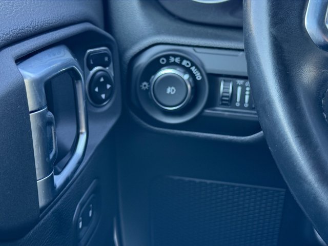 Used 2021 Jeep Wrangler Unlimited Sahara AWD/4WD image 16