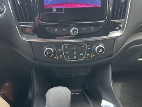 Used 2023 Chevrolet Traverse LT FWD image 32