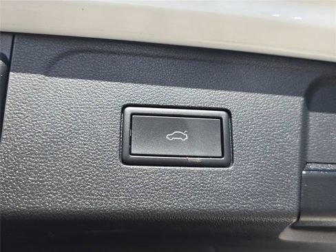 Used 2024 Volkswagen Atlas SE w/ Black Wheel Package FWD image 26