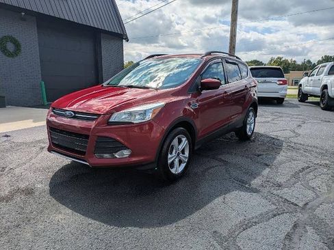 Used 2016 Ford Escape SE w/ Equipment Group 201A AWD/4WD image 2