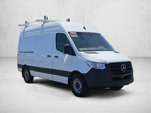 Used 2022 Mercedes-Benz Sprinter 2500 image 3