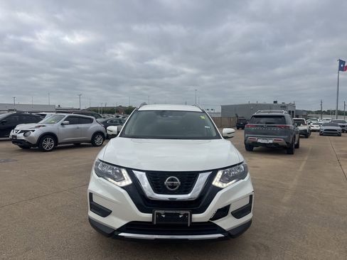Used 2020 Nissan Rogue SV image 4