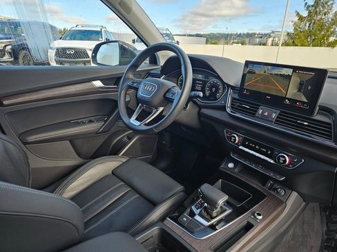 Used 2024 Audi Q5 e Prestige w/ Prestige Package image 11