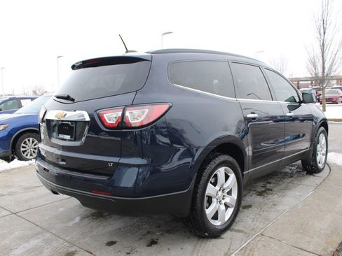 Used 2017 Chevrolet Traverse LT w/ Style and Technology Package image 7