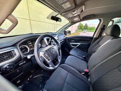 Used 2018 Nissan Titan SV AWD/4WD image 15