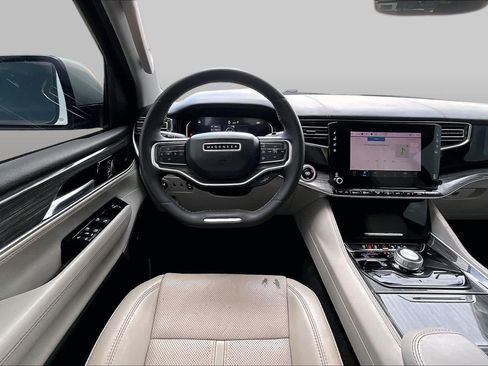Used 2022 Jeep Wagoneer Series III w/ Flexible Seating Group AWD/4WD image 6