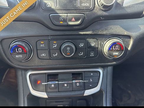 Used 2022 GMC Terrain SLT w/ LPO, Floor Liner Package AWD/4WD image 11