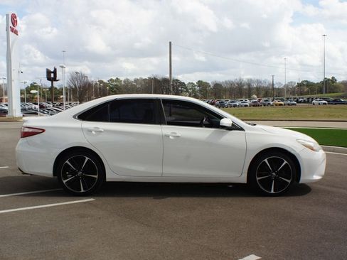Used 2017 Toyota Camry SE image 13