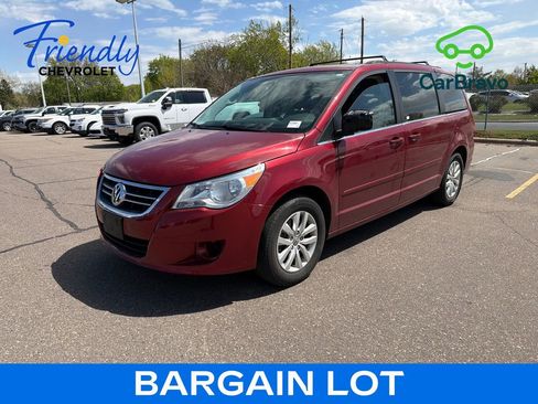 Used 2014 Volkswagen Routan SE FWD image 1