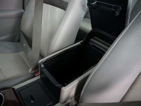Used 2012 Toyota Camry XLE w/ Leather Pkg FWD image 33