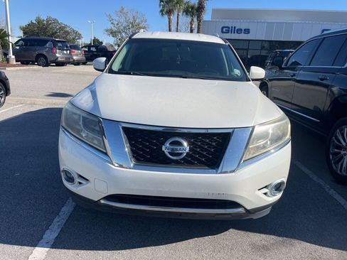 Used 2015 Nissan Pathfinder SV w/ Trailer Tow Package image 2