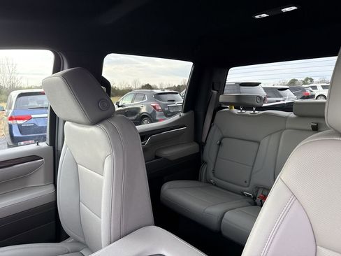 Used 2024 GMC Sierra 1500 SLT image 10