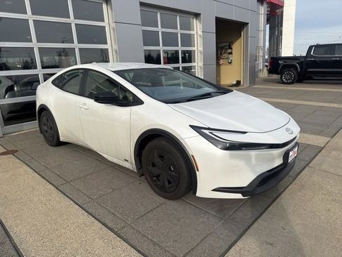 Used 2025 Toyota Prius LE image 7