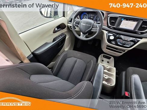 Used 2023 Chrysler Voyager LX FWD image 10