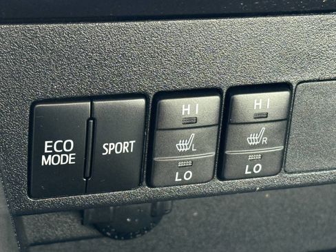 Used 2017 Toyota RAV4 Limited image 13