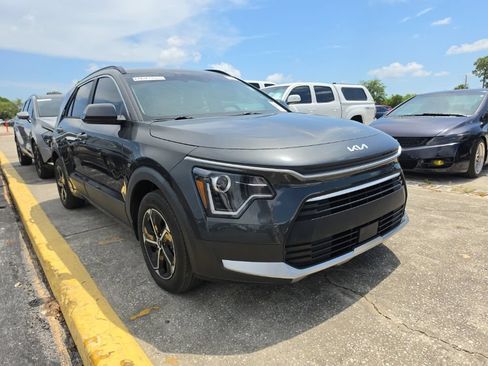 Used 2024 Kia Niro EX FWD image 3