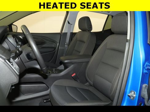 Used 2024 GMC Terrain SLE w/ Driver Convenience Package image 3