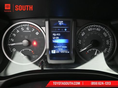 Used 2020 Toyota Tacoma TRD Off-Road AWD/4WD image 23