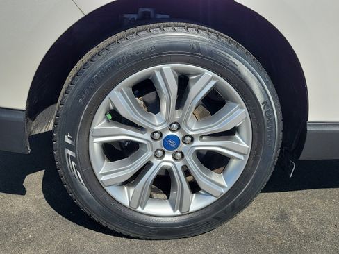 Used 2019 Ford Edge Titanium FWD image 6