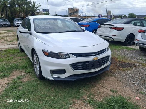 Used 2017 Chevrolet Malibu LT FWD image 1