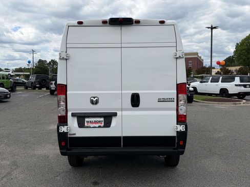 Used 2024 RAM ProMaster 2500 w/ Convenience Group FWD image 4