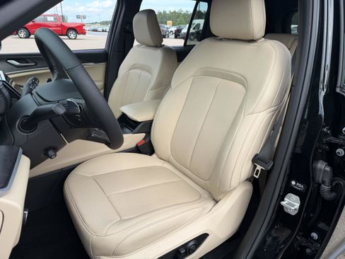 Certified 2025 Jeep Grand Cherokee Limited w/ Luxury Tech Group II AWD/4WD image 17