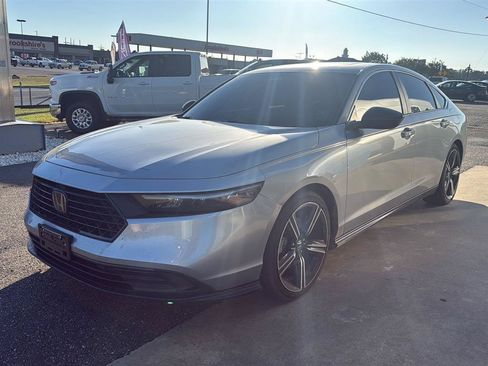 Used 2023 Honda Accord Sport image 3