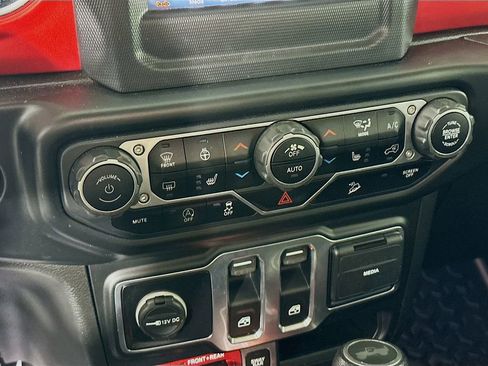 Used 2020 Jeep Wrangler Rubicon w/ LED Lighting Group AWD/4WD image 21