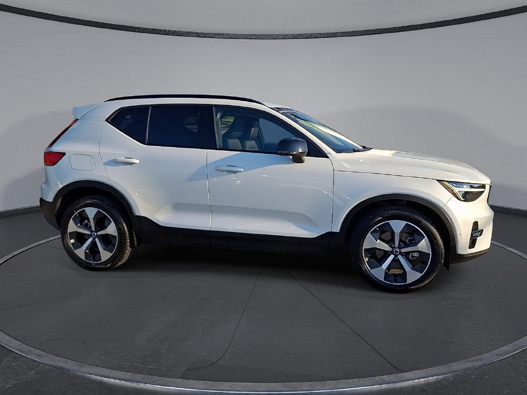 Certified 2026 Volvo XC40 B5 Plus AWD/4WD image 6