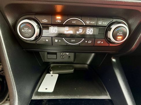 Used 2018 MAZDA MAZDA3 Touring FWD image 43