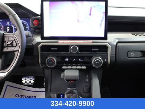 Used 2025 Toyota Tacoma TRD Sport image 18