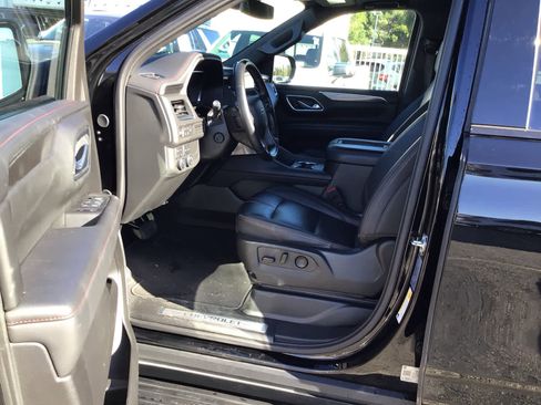 Used 2024 Chevrolet Suburban RST w/ Luxury Package image 5