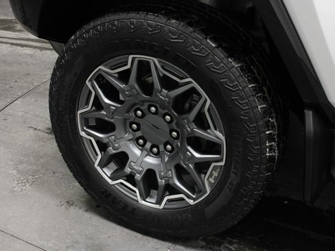 Used 2025 GMC Hummer EV 2X w/ LPO, Sport Package AWD/4WD image 10