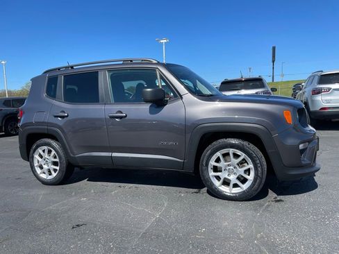 Used 2020 Jeep Renegade Sport w/ Sport Appearance Group FWD image 2