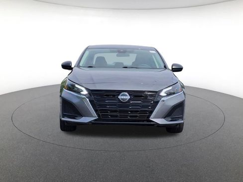 Used 2025 Nissan Altima 2.5 SV FWD image 2