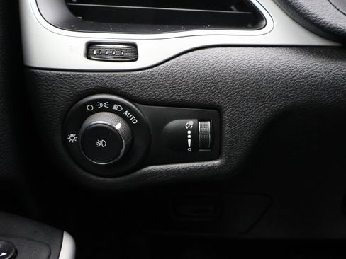 Used 2020 Jeep Cherokee Latitude image 39