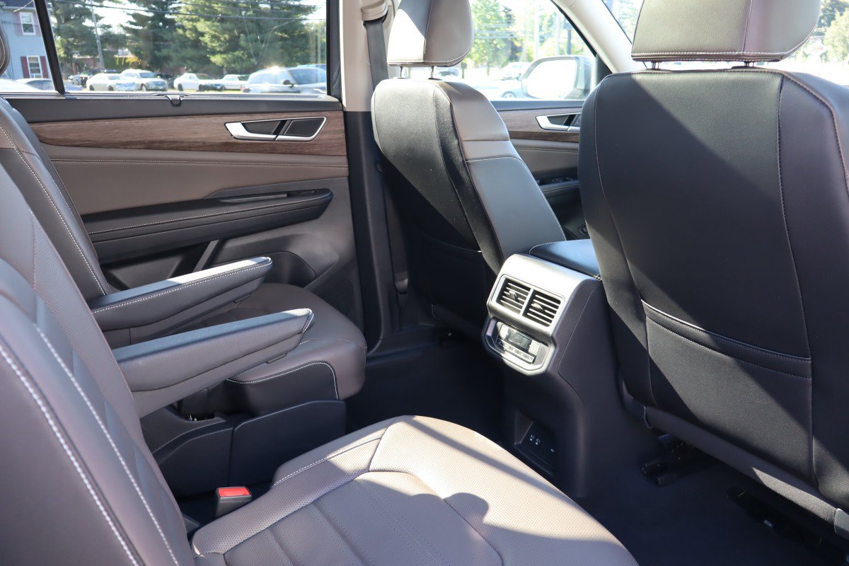 Used 2025 Volkswagen Atlas SEL AWD/4WD image 27