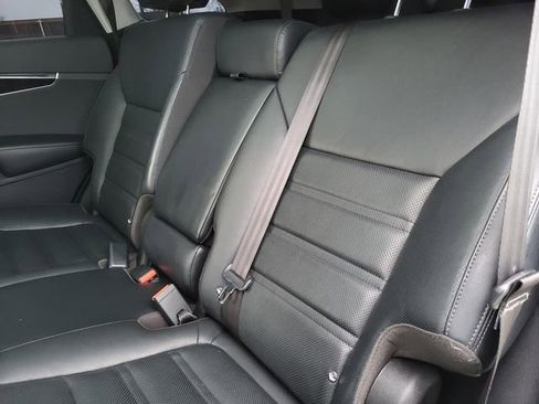 Used 2019 Kia Sorento SX image 12